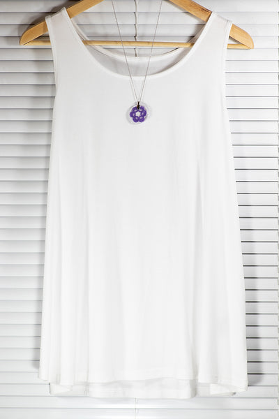 ROUND FLOWER PENDANT OF DIFFERENT COLORS