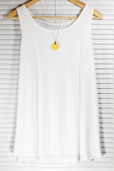 ROUND FLOWER PENDANT OF DIFFERENT COLORS