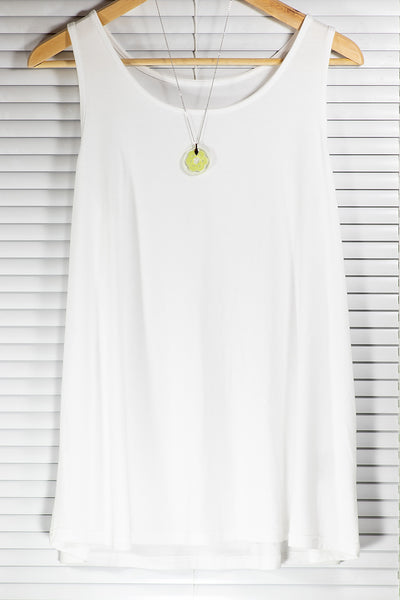 ROUND FLOWER PENDANT OF DIFFERENT COLORS