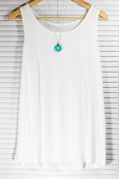 ROUND FLOWER PENDANT OF DIFFERENT COLORS