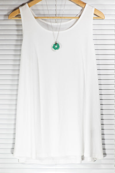 ROUND FLOWER PENDANT OF DIFFERENT COLORS