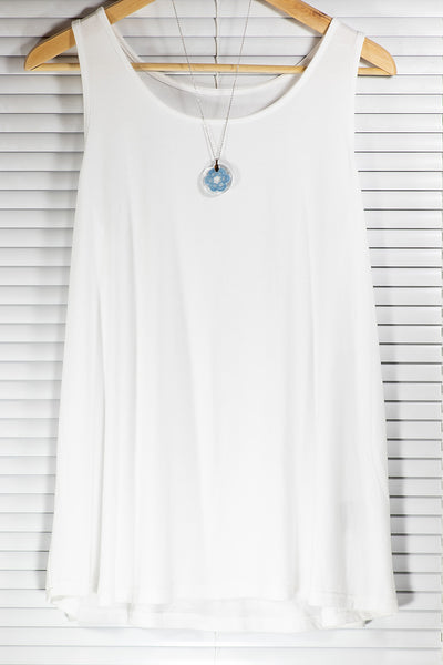 ROUND FLOWER PENDANT OF DIFFERENT COLORS