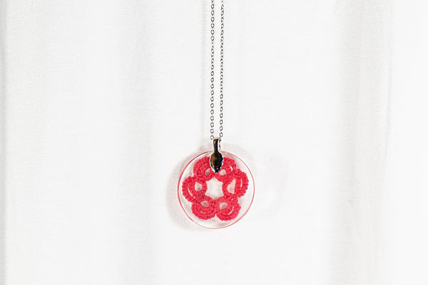 ROUND FLOWER PENDANT OF DIFFERENT COLORS