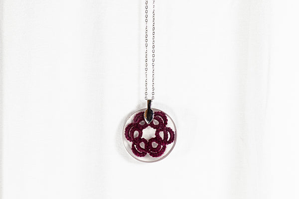 ROUND FLOWER PENDANT OF DIFFERENT COLORS