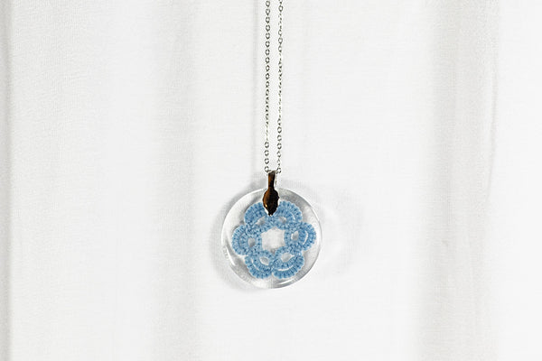ROUND FLOWER PENDANT OF DIFFERENT COLORS