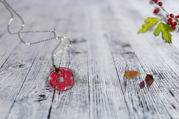 ROUND FLOWER PENDANT OF DIFFERENT COLORS