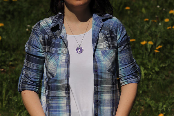 ROUND FLOWER PENDANT OF DIFFERENT COLORS