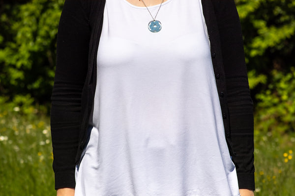 ROUND FLOWER PENDANT OF DIFFERENT COLORS