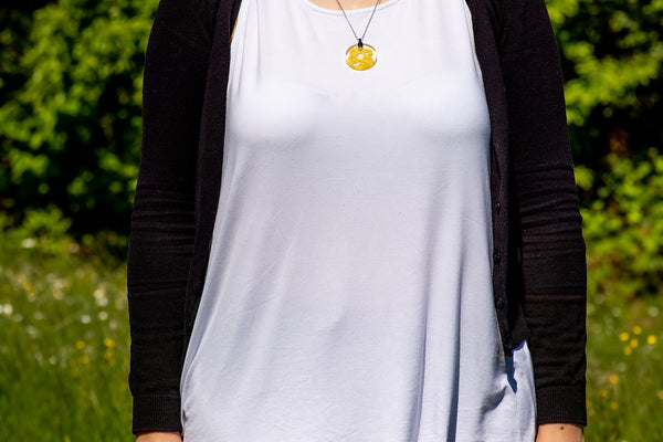 ROUND FLOWER PENDANT OF DIFFERENT COLORS