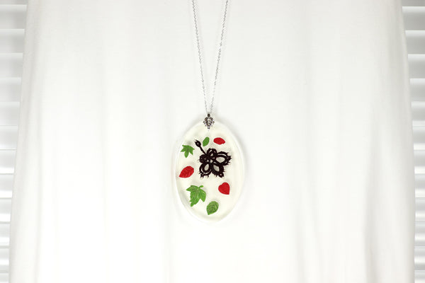 OVAL AUTUMN PENDANT BORDEAUX RED MAPLE LEAF