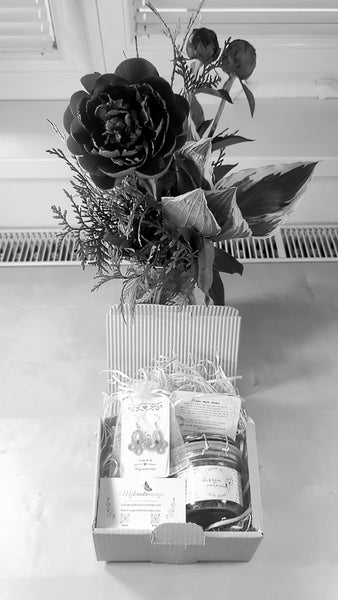 Darilni paket CVETOČ TRAVNIK