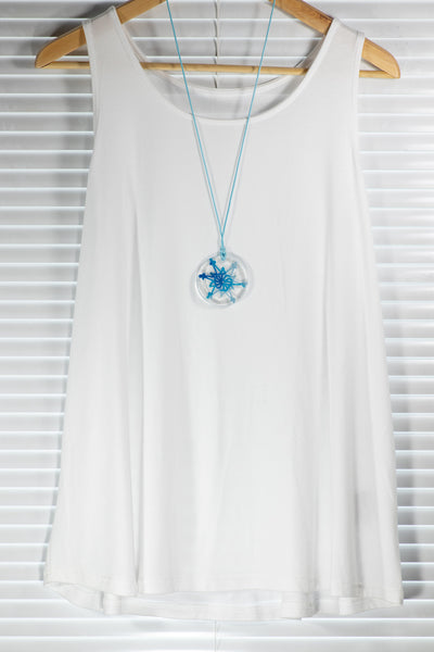 BLUE ROUND PENDANT CROCHETED SNOWFLAKE