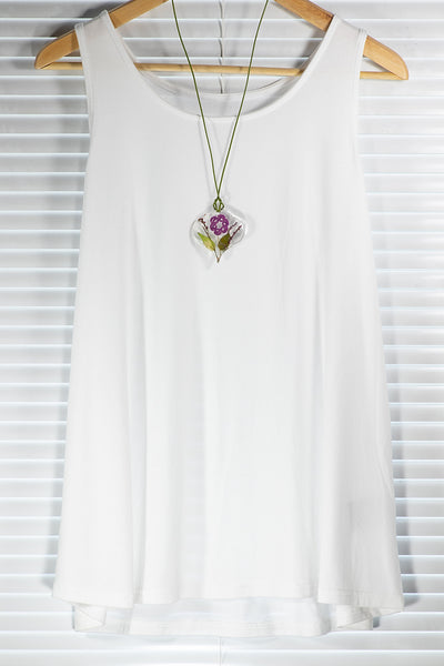 GREEN PENDANT PURPLE FLOWER IN BAROQUE FORM