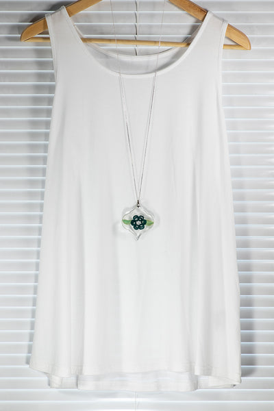 BAROQUE PENDANT DARK GREEN FLOWER WITH TWO LEAVES