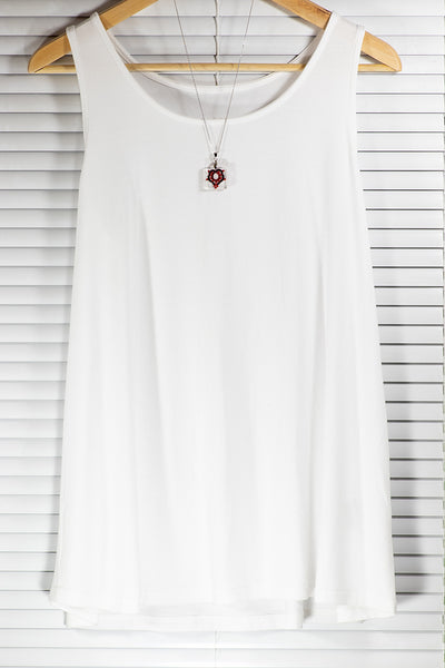 SQUARE PENDANT RED MAPLE LEAF WITH BEADS