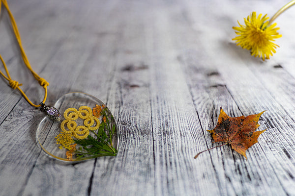PENDANT YELLOW FLOWER ON YELLOW FLOWERING MEADOW