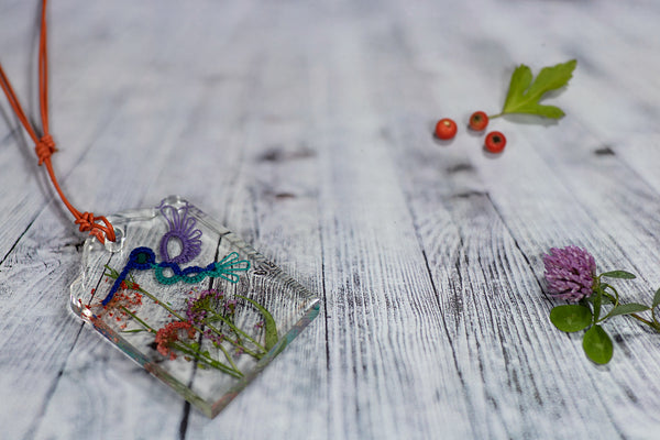 HUMMINGBIRD PENDANT WITH RED FLOWERS