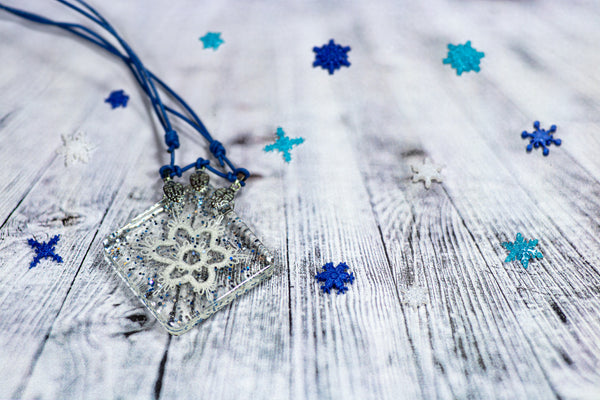 SQUARE PENDANT WHITE SNOWFLAKE WITH GLITTERS