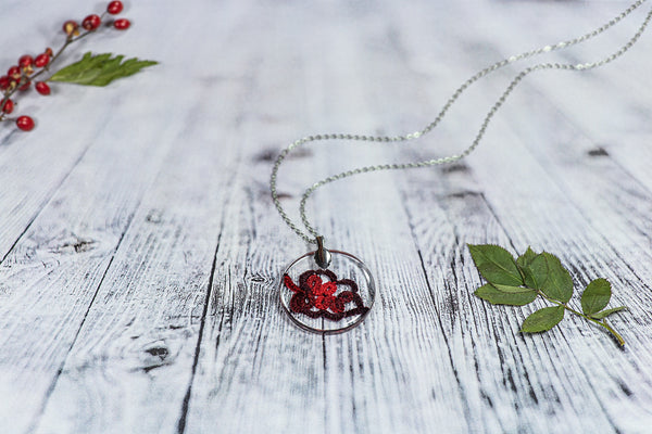 OAK LEAF PENDANT IN DIFFERENT COLORS