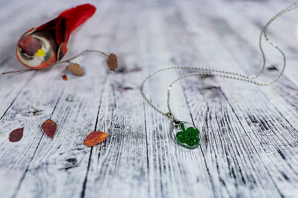 OVAL PENDANT THREE LEAF CLOVER