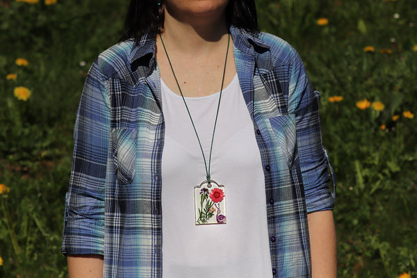 PENDANT PURPLE SNAIL ON THE MEADOW