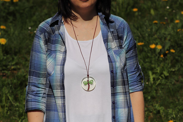 ROUND PENDANT RED GREEN DRAGONFLY