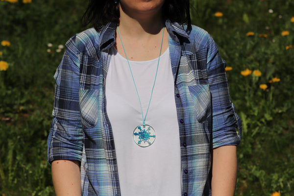 BLUE ROUND PENDANT CROCHETED SNOWFLAKE