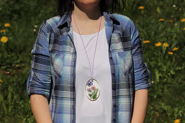 OVAL PENDANT PURPLE BUTTERFLY WITH PURPLE FLOWER