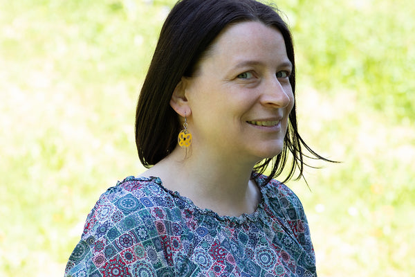 OVAL BUTTERFLY EARRINGS IN DIFFERENT COLORS