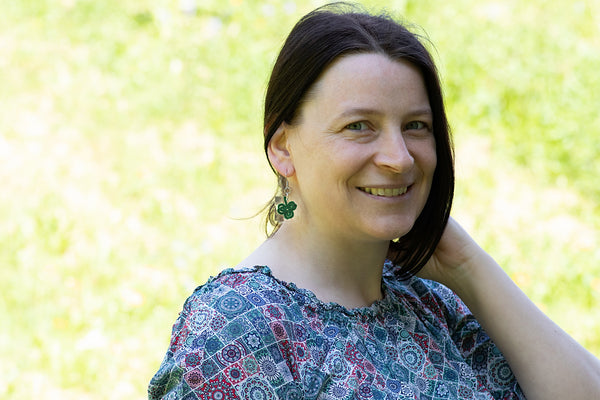 SQUARE EARRINGS THREE LEAF CLOVER