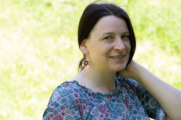 SQUARE EARRINGS RED MAPLE LEAF WITH BEADS
