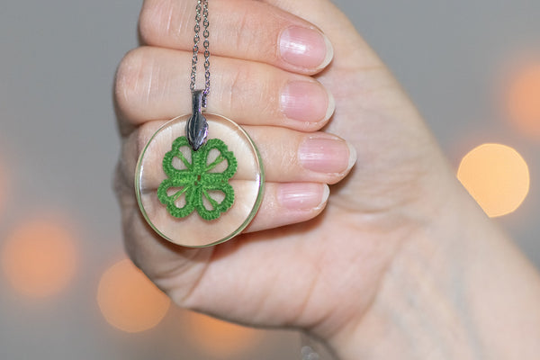 ROUND FOUR LEAF CLOVER PENDANT