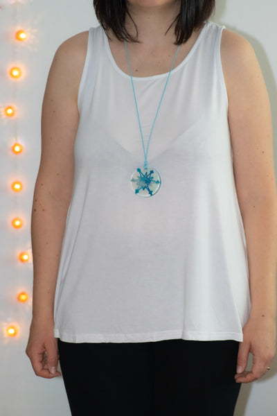 BLUE ROUND PENDANT CROCHETED SNOWFLAKE