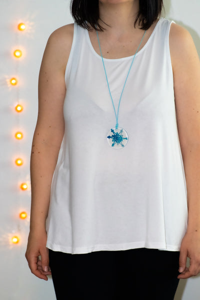 BLUE ROUND PENDANT CROCHETED SNOWFLAKE