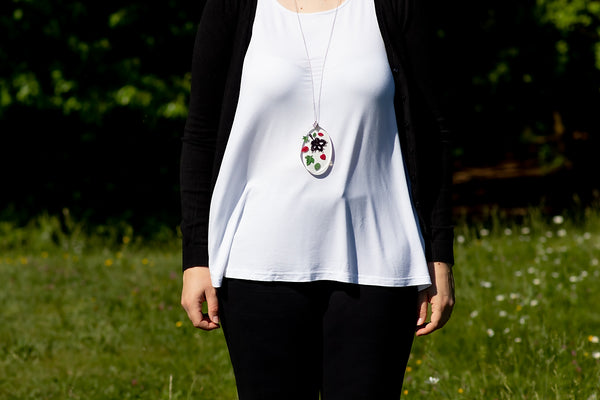 OVAL AUTUMN PENDANT BORDEAUX RED MAPLE LEAF