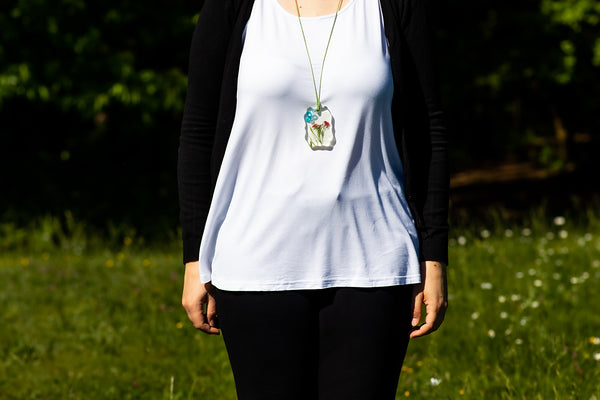 GREEN PENDANT BLUE BUTTERFLY ON THE RED LAWN