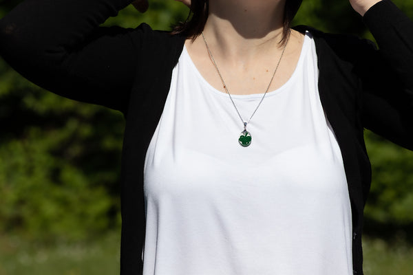 OVAL PENDANT THREE LEAF CLOVER