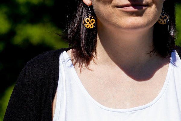 ROUND BUTTERFLY EARRINGS IN DIFFERENT COLORS