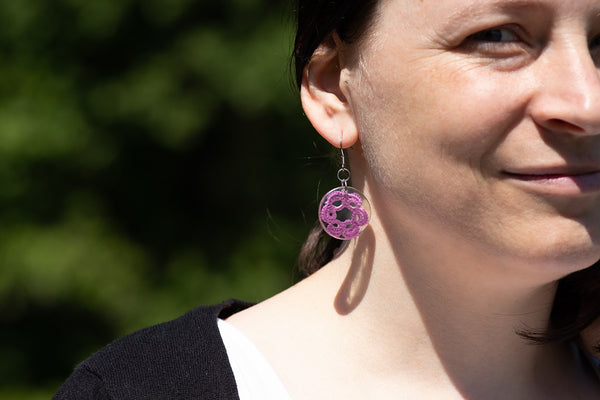 ROUND EARRINGS FLOWER IN DIFFERENT COLORS