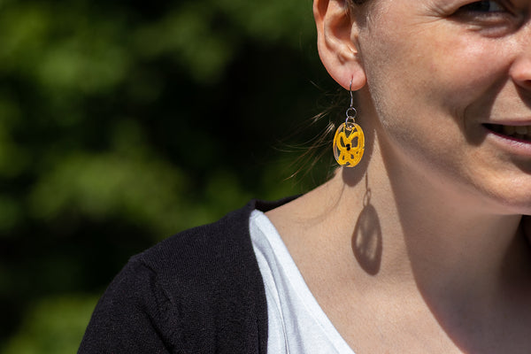 OVAL BUTTERFLY EARRINGS IN DIFFERENT COLORS