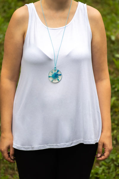 BLUE ROUND PENDANT CROCHETED SNOWFLAKE