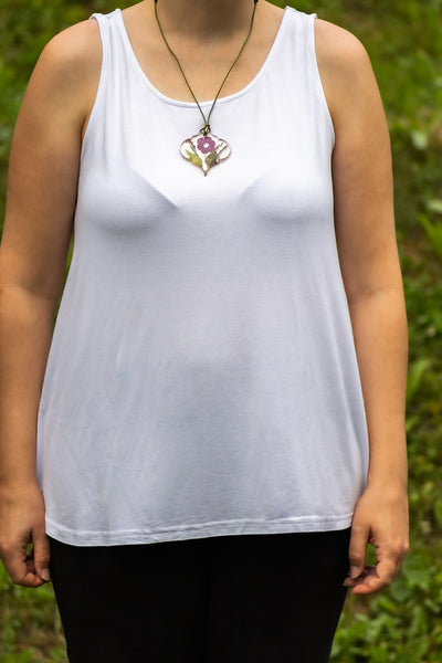 GREEN PENDANT PURPLE FLOWER IN BAROQUE FORM