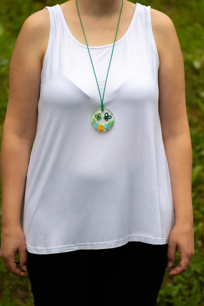 ROUND PENDANT GREEN BUTTERFLY ON YELLOW BLUE ROSES