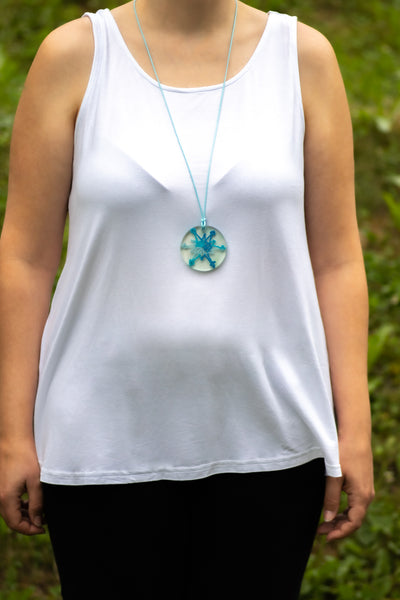 BLUE ROUND PENDANT CROCHETED SNOWFLAKE