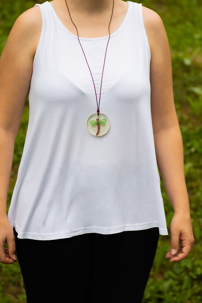 ROUND PENDANT RED GREEN DRAGONFLY