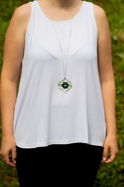 BAROQUE PENDANT DARK GREEN FLOWER WITH TWO LEAVES