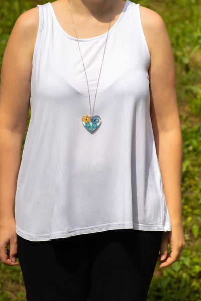 HEART-SHAPED PENDANT WITH A BLUE AND YELLOW BUTTERFLY ON FORGET-ME-NOT FLOWERS