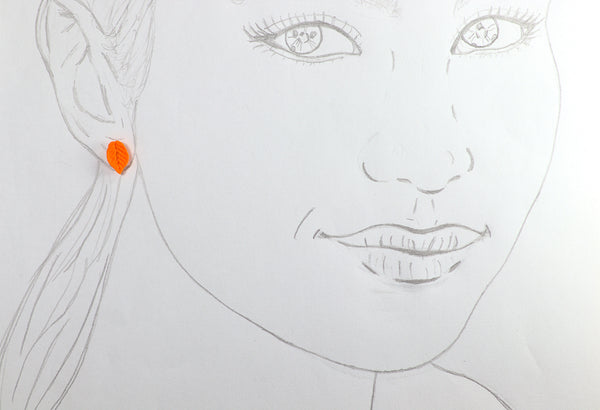 FIXED LEAF EARRINGS IN DIFFERENT COLORS