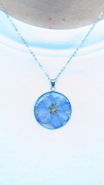 MANJŠE OGRLICE NA KOVINSKI OSNOVI