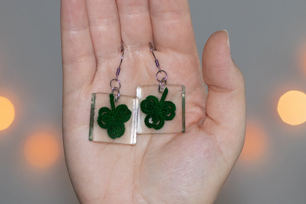 SQUARE EARRINGS THREE LEAF CLOVER